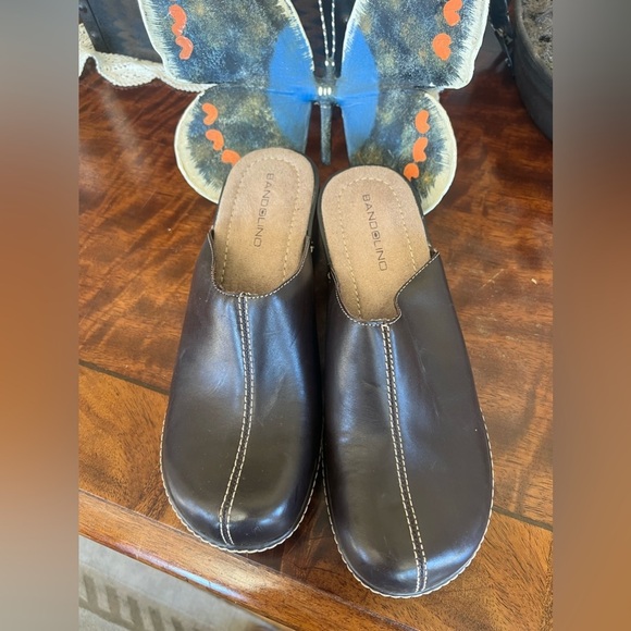 Bandolino ladies Brown, leather clogs and NWOT super cute perfect condition 10 - Picture 12 of 16